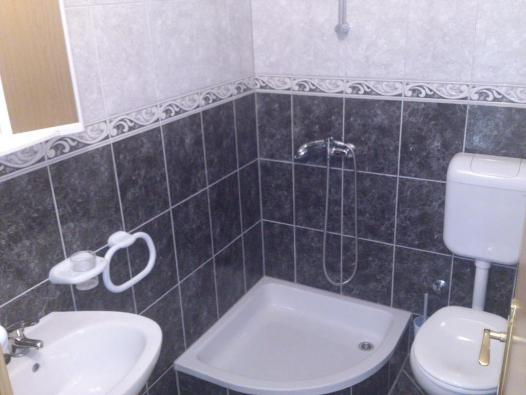 Brig Apartments Živogošće Eksteriør billede